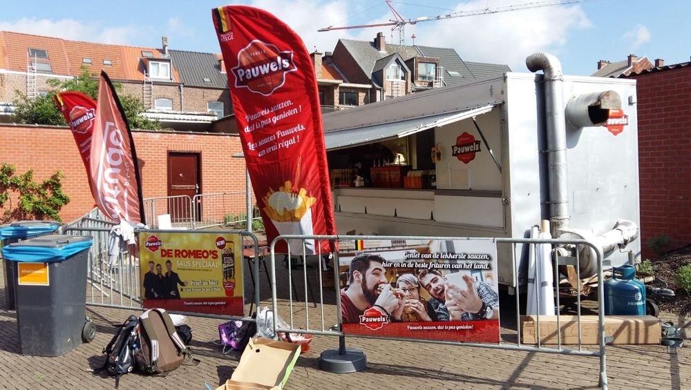 Pauwels Sauzen steunt Leuvense economiestudenten