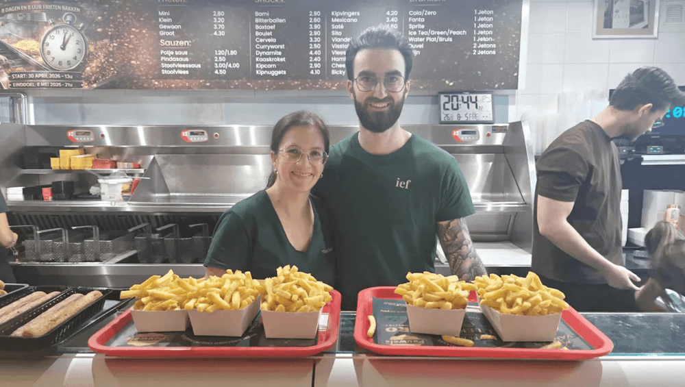 Pauwels steunt wereldrecord frietbakken bij Frituur Eel Lekker in Ravels-Eel